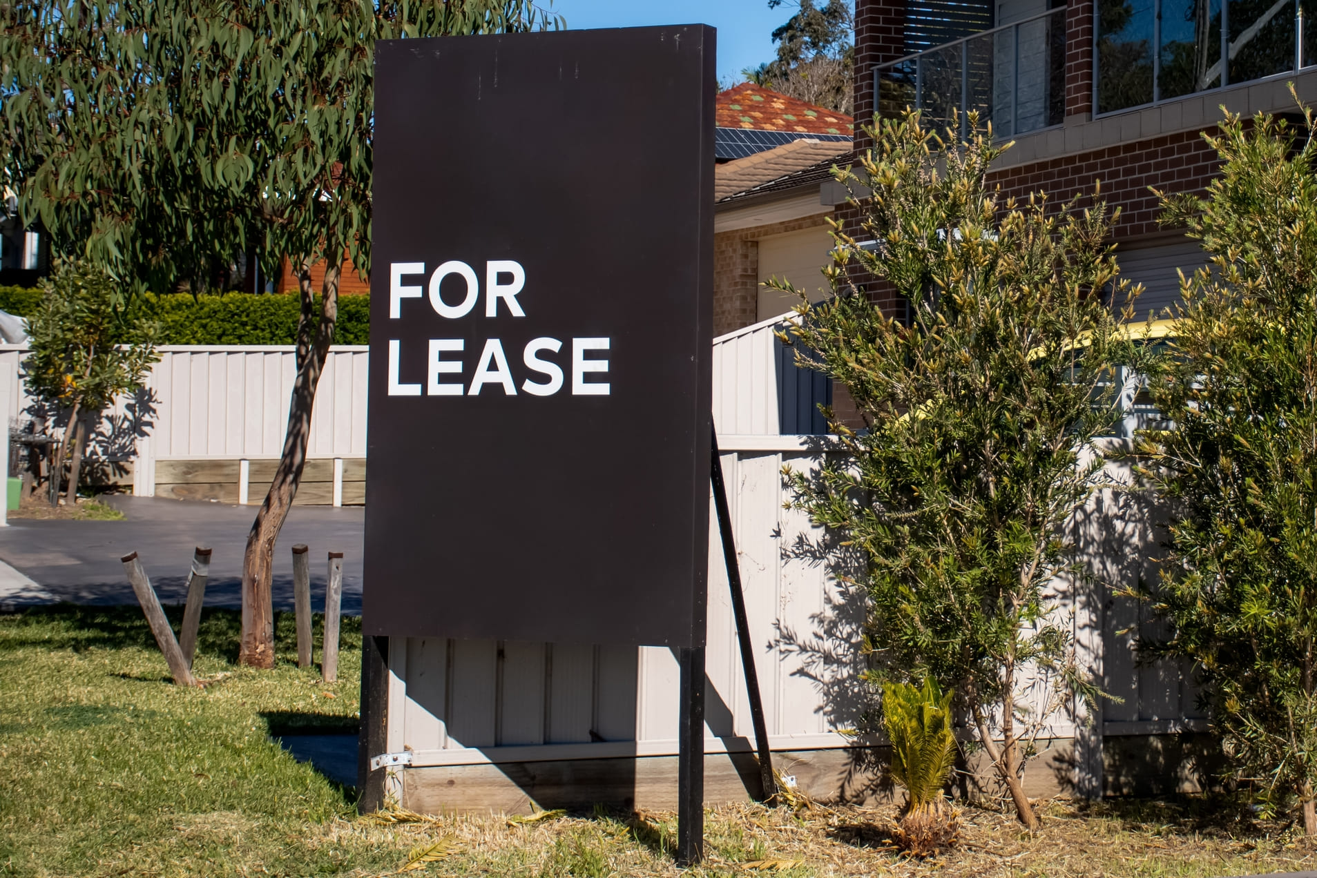 For Lease Sign Near Residential Building House Re 2023 11 27 05 14 02 Utc